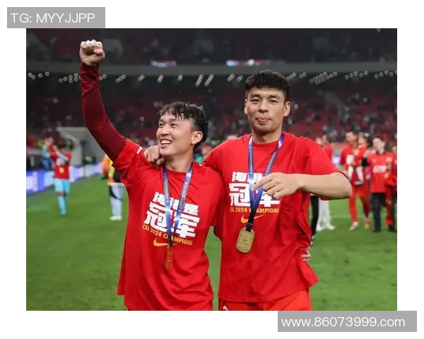 足球明星与孩子们的温馨瞬间展现了爱的传承与梦想的启航 足球明星与孩子们的温馨瞬间展现了爱的传承与梦想的启航